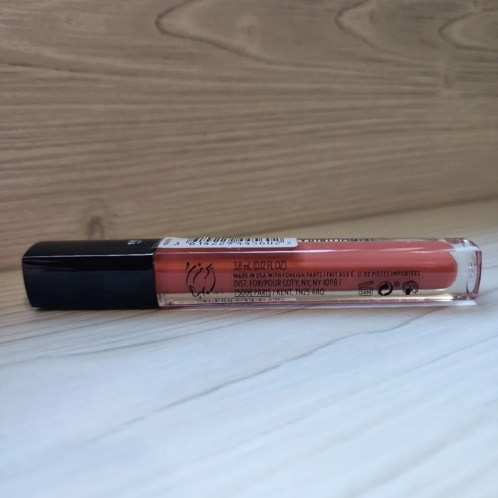 Covergirl EXHIBITIONIST lip gloss 